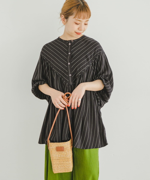 ITEMS URBANRESEARCH(アイテムズ アーバンリサーチ)の「ヨウリュウストライプギャザーブラウス(シャツ/ブラウス・レディース・オリーブ/チャコールグレー/ライトベージュ・FREE)」の1枚目の写真