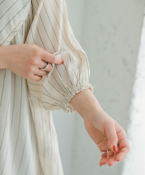 ITEMS URBANRESEARCH(アイテムズ アーバンリサーチ)の「ヨウリュウストライプギャザーブラウス(シャツ/ブラウス・レディース・オリーブ/チャコールグレー/ライトベージュ・FREE)」の10枚目の写真