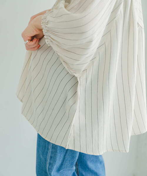 ITEMS URBANRESEARCH(アイテムズ アーバンリサーチ)の「ヨウリュウストライプギャザーブラウス(シャツ/ブラウス・レディース・オリーブ/チャコールグレー/ライトベージュ・FREE)」の11枚目の写真