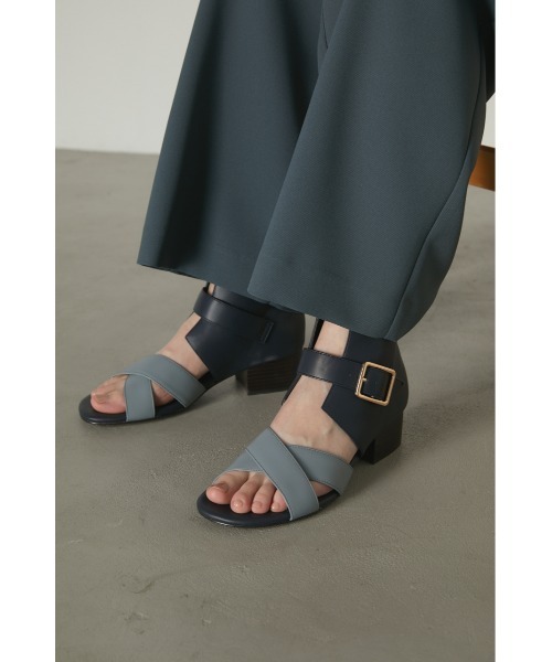 RIM.ARK(リムアーク)の「Cross faux leather shoes(サンダル・レディース・ダークブルー/ブラック・37/39/36/38)」の2枚目の写真
