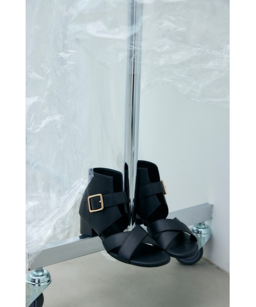 RIM.ARK(リムアーク)の「Cross faux leather shoes(サンダル・レディース・ダークブルー/ブラック・37/39/36/38)」の3枚目の写真