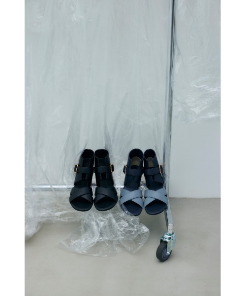 RIM.ARK(リムアーク)の「Cross faux leather shoes(サンダル・レディース・ダークブルー/ブラック・37/39/36/38)」の11枚目の写真