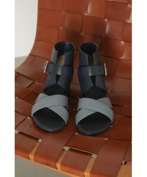 RIM.ARK(リムアーク)の「Cross faux leather shoes(サンダル・レディース・ダークブルー/ブラック・37/39/36/38)」の13枚目の写真