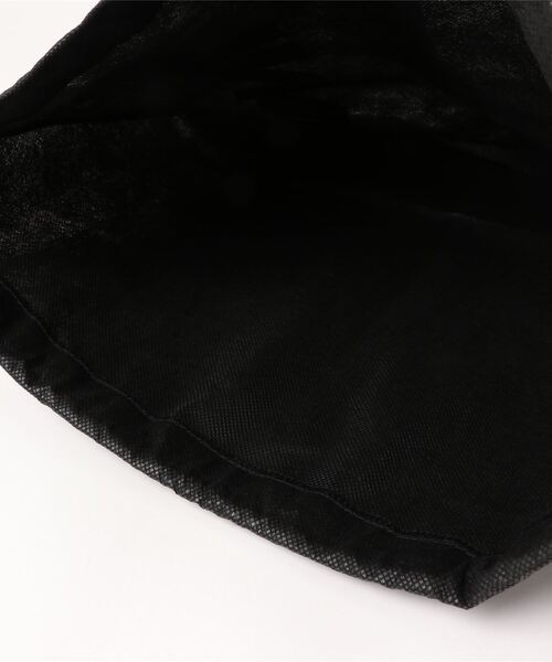 GRANDE FOOTBALL PRODUCTS(グランデフットボールプロダクツ)の「GRANDE.不織布BIG.ワンショルダーエコBAG(エコバッグ/サブバッグ・レディース・ブラック×ホワイト/ブラック×ゴールド/ブラック×レッド・ONE SIZE)」の7枚目の写真