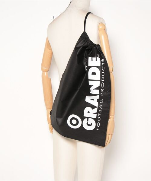 GRANDE FOOTBALL PRODUCTS(グランデフットボールプロダクツ)の「GRANDE.不織布BIG.ワンショルダーエコBAG(エコバッグ/サブバッグ・レディース・ブラック×ホワイト/ブラック×ゴールド/ブラック×レッド・ONE SIZE)」の5枚目の写真