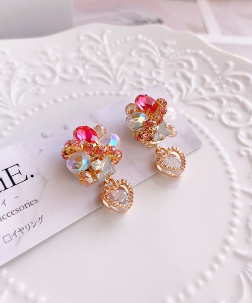 tone(トーン)の「【RosraiE】キラキラ ビジュー ハートチャーム ピアス(MA)(ピアス(両耳用)・レディース・ゴールド・FREE)」の2枚目の写真