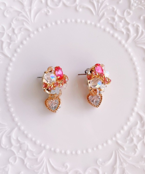 tone(トーン)の「【RosraiE】キラキラ ビジュー ハートチャーム ピアス(MA)(ピアス(両耳用)・レディース・ゴールド・FREE)」の3枚目の写真