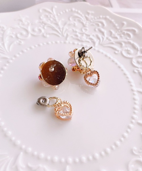 tone(トーン)の「【RosraiE】キラキラ ビジュー ハートチャーム ピアス(MA)(ピアス(両耳用)・レディース・ゴールド・FREE)」の4枚目の写真