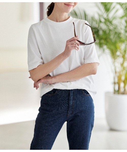 BELLUNA（ベルーナ）の「綿１００％　大人キレイ　抗菌防臭　汗ジミ対策　プチハイネックTシャツ（Tシャツ/カットソー・レディース・ブラック/サックスブルー/ブルーグレー/ブルーグリーン/ローズ/ターコイズブルー/インディゴブルー/モカ/コーラル/イエロー/チャコール/ライトグレー/ホワイト/サーモンピンク/ピンク・MEDIUM/LARGE/X-LARGE）」の2枚目の写真