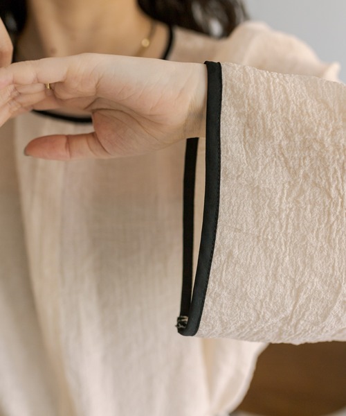 mystic(ミスティック)の「【新色追加】配色パイピングブラウス(シャツ/ブラウス・レディース・ブラック/ベージュ/オフホワイト/ブルー・FREE)」の11枚目の写真