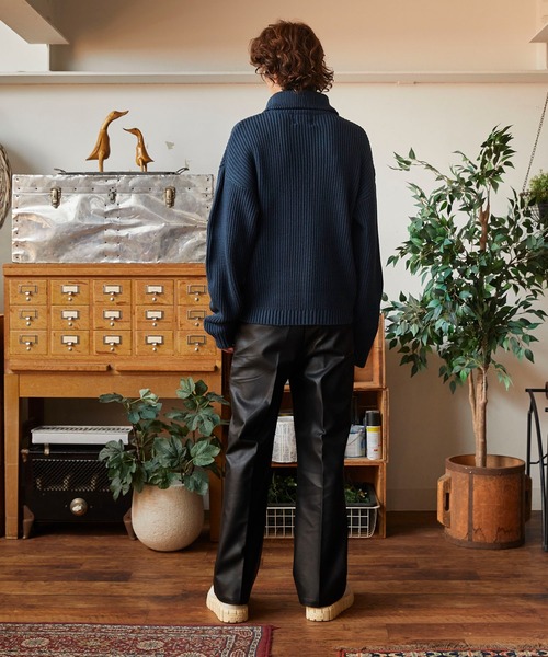 WONDER WONDER(ワンダーワンダー)の「シンセティックレザーセミフレアパンツ/Synthetic Leather Semi-Flare Pants【セットアップ対応】(その他パンツ・メンズ・ブラック・M/L)」の5枚目の写真