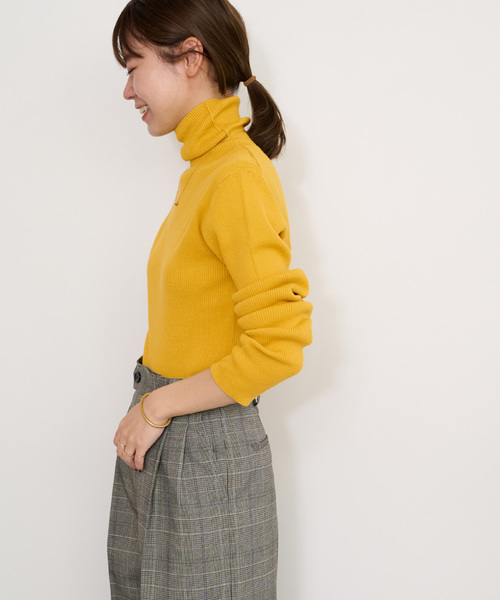JOURNAL STANDARD relume（ジャーナルスタンダード　レリューム）の「《追加》スイスオーガニックコットンタートルネックプルオーバー（ニット/セーター・レディース・ブラック/ホワイト/イエロー系その他/ブルー/グリーン/イエロー・FREE）」の9枚目の写真