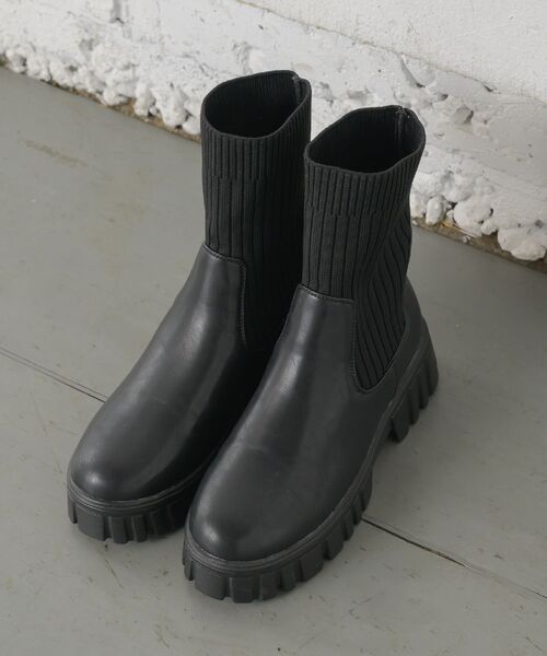 RETRO GIRL(レトロガール)の「厚底ニットブーツ(ブーツ・レディース・オフホワイト/ブラック・LARGE/MEDIUM)」の1枚目の写真