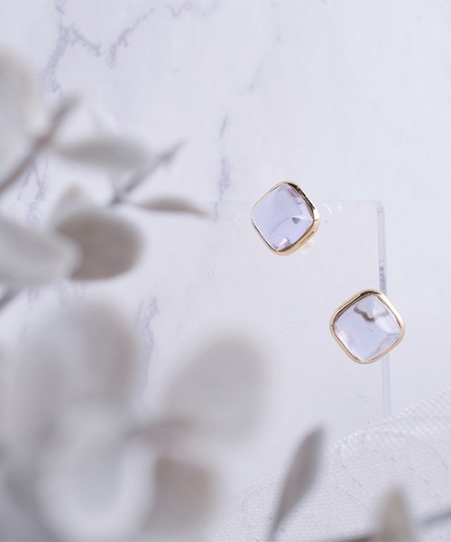 itam（アイタム）の「【itam】アイタム/ カラーストーン スクエアノンホールピアス/ 金属アレルギー対応（イヤリング・レディース・グレー/ブルー/ベージュ/イエロー/グリーン・FREE）」の4枚目の写真