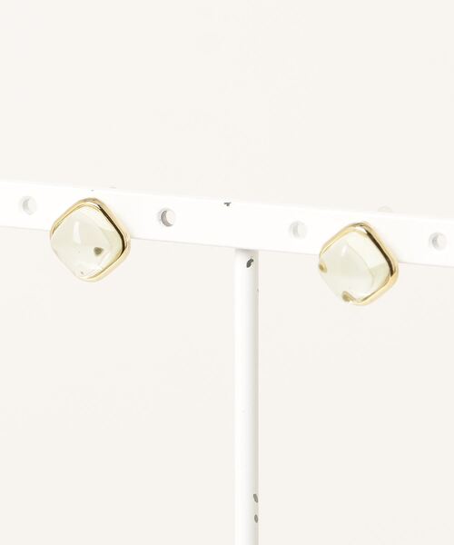 itam（アイタム）の「【itam】アイタム/ カラーストーン スクエアノンホールピアス/ 金属アレルギー対応（イヤリング・レディース・グレー/ブルー/ベージュ/イエロー/グリーン・FREE）」の9枚目の写真