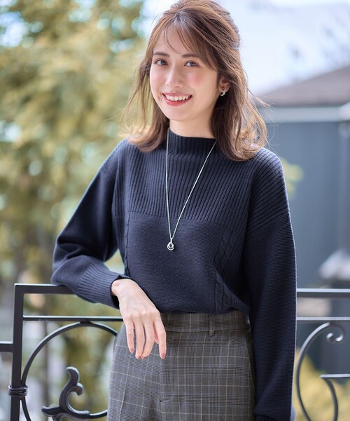 ANY SIS（エニィスィス）の「【洗える】スフレボトルネック ニット（ニット/セーター・レディース・ネイビー系/ライトグリーン系/ライトグレー系/アイボリー系/ピンク系/スカイブルー系・2）」の5枚目の写真