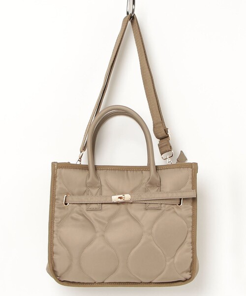 fredy emue（フレディエミュ）の「テープショルダーキルティングトートバッグ（トートバッグ・レディース・ベージュ/ブラック・FREE）」の6枚目の写真