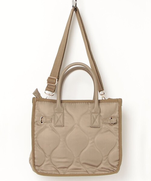 fredy emue（フレディエミュ）の「テープショルダーキルティングトートバッグ（トートバッグ・レディース・ベージュ/ブラック・FREE）」の9枚目の写真