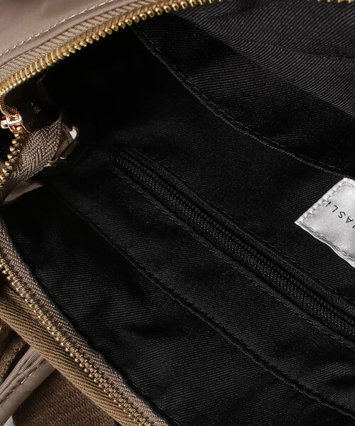 fredy emue（フレディエミュ）の「テープショルダーキルティングトートバッグ（トートバッグ・レディース・ベージュ/ブラック・FREE）」の7枚目の写真