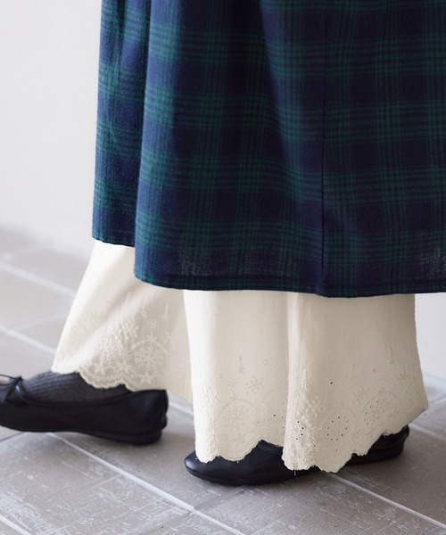 Viola e Viola（ヴィオラエヴィオラ）の「あったか綿裾レースペチパン（その他アンダーウェア/インナー・レディース・ホワイト/ブラック/ライトグレー・M/LL/3L/L）」の2枚目の写真