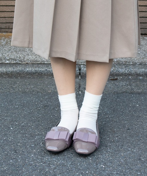 ALPHA CUBIC（アルファーキュビック）の「【made in Japan】軽量スクエアトゥリボンローファー（ローファー・レディース・ダークベージュ/ブラック・23.0cm/23.5cm/22.5cm/24.0cm/24.5cm）」の2枚目の写真