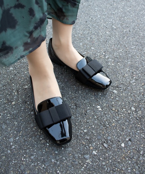 ALPHA CUBIC（アルファーキュビック）の「【made in Japan】軽量スクエアトゥリボンローファー（ローファー・レディース・ダークベージュ/ブラック・23.0cm/23.5cm/22.5cm/24.0cm/24.5cm）」の8枚目の写真