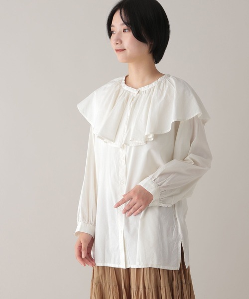 studio CLIP（スタディオクリップ）の「《natural by clip》ラッフルカラーブラウス（シャツ/ブラウス・レディース・キャメル/オフホワイト/ブラック・FREE）」の4枚目の写真