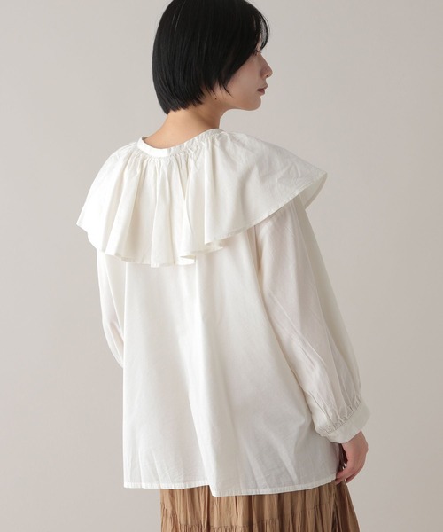 studio CLIP（スタディオクリップ）の「《natural by clip》ラッフルカラーブラウス（シャツ/ブラウス・レディース・キャメル/オフホワイト/ブラック・FREE）」の5枚目の写真