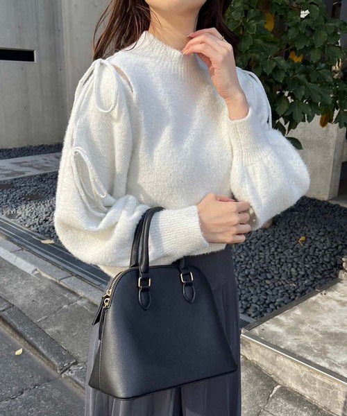 one after another NICE CLAUP（ワンアフターアナザーナイスクラップ）の「肩あきマルチウェイ/あざとフェザーリボンニット（ニット/セーター・レディース・ブラック/ライトグレー/モカ/オフホワイト・FREE）」の3枚目の写真