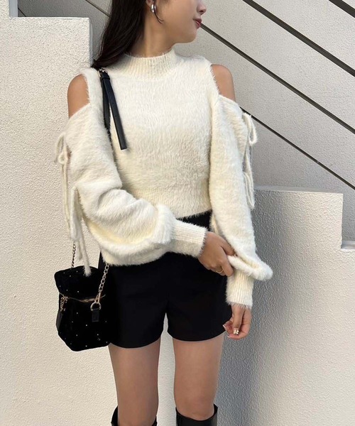 one after another NICE CLAUP（ワンアフターアナザーナイスクラップ）の「肩あきマルチウェイ/あざとフェザーリボンニット（ニット/セーター・レディース・ブラック/ライトグレー/モカ/オフホワイト・FREE）」の9枚目の写真