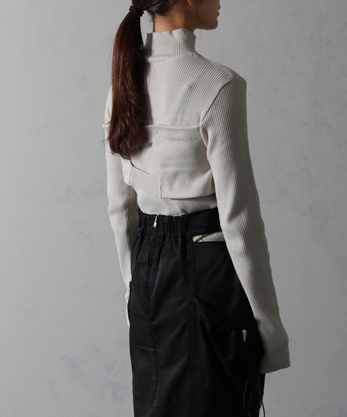 &g'aime(アンジェム)の「【&g’aime】ビスチェドッキングリブニットトップス(ニット/セーター・レディース・グレイッシュベージュ/ブラック/ブルー・FREE)」の11枚目の写真