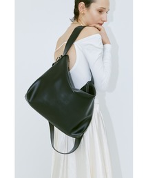 un/neu | フェイクレザースクエアショルダー / ワンハンドル2WAYバッグ / A4収納可能(ショルダーバッグ)