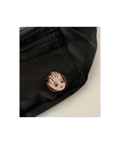 MARVEL（マーベル）の「【 MARVEL 】 エンブロイダリー ボディバッグ（ボディバッグ/ウエストポーチ・メンズ・ブラック系その他3/ブラック系その他2/ブラック・FREE）」の4枚目の写真