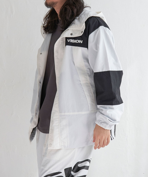 VENCEEXCHANGE(ヴァンスエクスチェンジ)の「VISION STREET WEAR ヴィジョンストリートウェア フードナイロンジャケット(ナイロンジャケット・メンズ・ホワイト/レッド/ブラック・LL/M/L)」の8枚目の写真