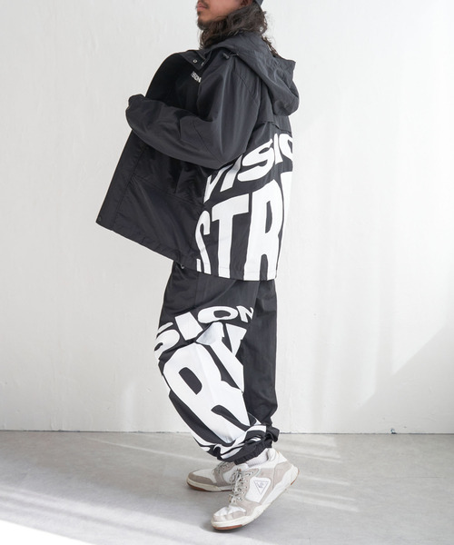 VENCEEXCHANGE(ヴァンスエクスチェンジ)の「VISION STREET WEAR ヴィジョンストリートウェア フードナイロンジャケット(ナイロンジャケット・メンズ・ホワイト/レッド/ブラック・LL/M/L)」の12枚目の写真