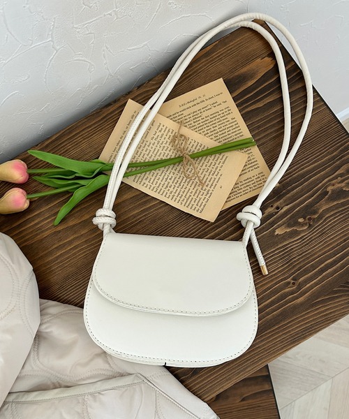 Cham.(チャム)の「ラウンドフラップショルダーバッグ(ハンドバッグ・レディース・ブラック/ブラウン/ホワイト/ベージュ・F)」の3枚目の写真