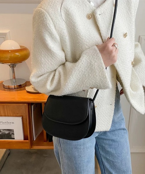 Cham.(チャム)の「ラウンドフラップショルダーバッグ(ハンドバッグ・レディース・ブラック/ブラウン/ホワイト/ベージュ・F)」の6枚目の写真