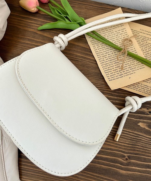 Cham.(チャム)の「ラウンドフラップショルダーバッグ(ハンドバッグ・レディース・ブラック/ブラウン/ホワイト/ベージュ・F)」の8枚目の写真