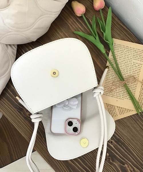 Cham.(チャム)の「ラウンドフラップショルダーバッグ(ハンドバッグ・レディース・ブラック/ブラウン/ホワイト/ベージュ・F)」の11枚目の写真