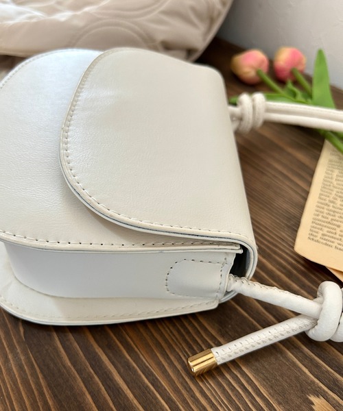 Cham.(チャム)の「ラウンドフラップショルダーバッグ(ハンドバッグ・レディース・ブラック/ブラウン/ホワイト/ベージュ・F)」の13枚目の写真