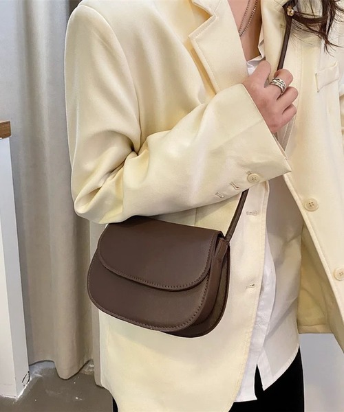 Cham.(チャム)の「ラウンドフラップショルダーバッグ(ハンドバッグ・レディース・ブラック/ブラウン/ホワイト/ベージュ・F)」の14枚目の写真