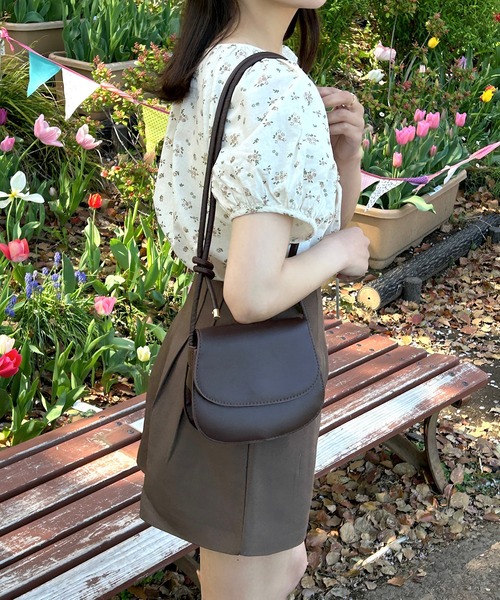 Cham.(チャム)の「ラウンドフラップショルダーバッグ(ハンドバッグ・レディース・ブラック/ブラウン/ホワイト/ベージュ・F)」の21枚目の写真