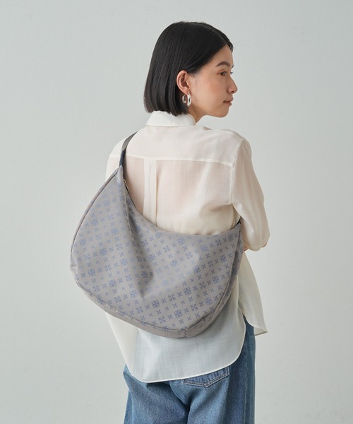 russet（ラシット）の「《3/4～価格改定》クラウズナイロンラウンドビッグショルダーバッグ(CE-1292)（ショルダーバッグ・レディース・ブラック/グレー系その他/ホワイト系その他/ブラック×ブルー/ダークグレー/ブラック系その他・FREE）」の6枚目の写真