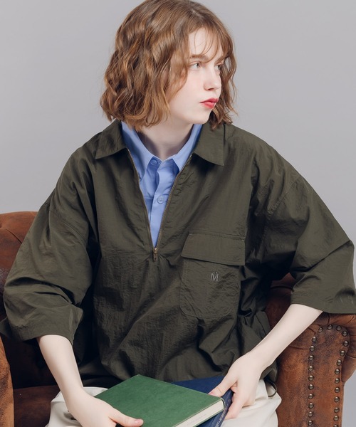 MUHET（ミュエータ）の「ナイロンハーフジップTシャツ（Tシャツ/カットソー・レディース・ネイビー/レッド/カーキ/ライトベージュ/チャコールグレー/オレンジ・MEDIUM/X-LARGE）」の4枚目の写真