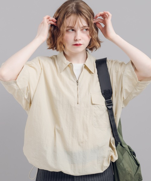 MUHET（ミュエータ）の「ナイロンハーフジップTシャツ（Tシャツ/カットソー・レディース・ネイビー/レッド/カーキ/ライトベージュ/チャコールグレー/オレンジ・MEDIUM/X-LARGE）」の3枚目の写真