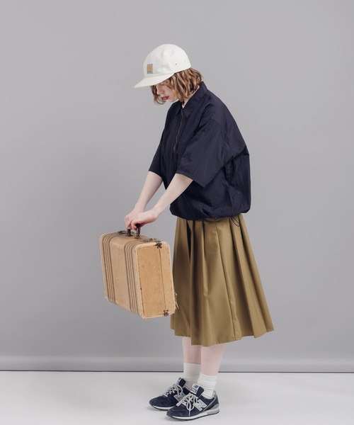 MUHET（ミュエータ）の「ナイロンハーフジップTシャツ（Tシャツ/カットソー・レディース・ネイビー/レッド/カーキ/ライトベージュ/チャコールグレー/オレンジ・MEDIUM/X-LARGE）」の16枚目の写真