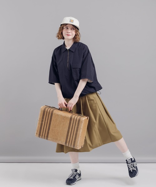 MUHET（ミュエータ）の「ナイロンハーフジップTシャツ（Tシャツ/カットソー・レディース・ネイビー/レッド/カーキ/ライトベージュ/チャコールグレー/オレンジ・MEDIUM/X-LARGE）」の15枚目の写真