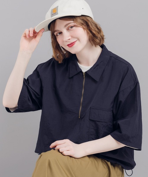 MUHET（ミュエータ）の「ナイロンハーフジップTシャツ（Tシャツ/カットソー・レディース・ネイビー/レッド/カーキ/ライトベージュ/チャコールグレー/オレンジ・MEDIUM/X-LARGE）」の12枚目の写真