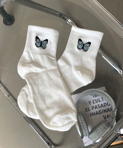 non-hedge（ノンヘッジ）の「蝶モチーフソックス（ソックス/靴下・レディース・ホワイト/ブラック・FREE）」の2枚目の写真