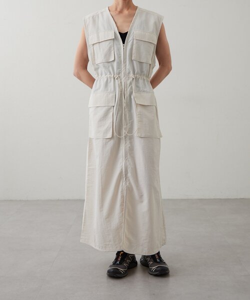 earthy(アーシー)の「【撥水】ナイロンロングベストワンピース(ワンピース・レディース・ブラック/オフホワイト・FREE)」の10枚目の写真